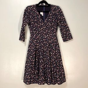 Heart of Haute💗full circle skirt w/faux wrap v-neck & 3/4 sleeves in size SM